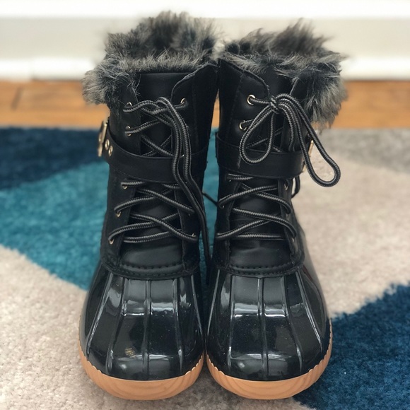 duck boots with buckle